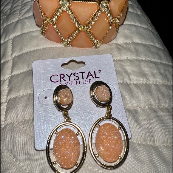 Light in peach bracelet and earrings. Great addition to your wardrobe - Picture 3 of 3